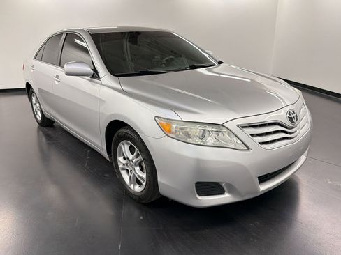 Used 2011 Toyota Camry LE image 7