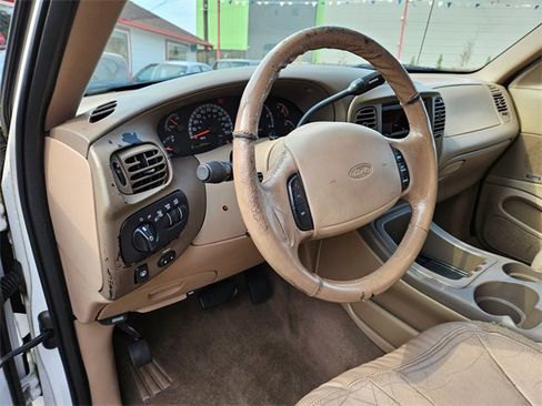 Used 1999 Ford Expedition XLT image 16