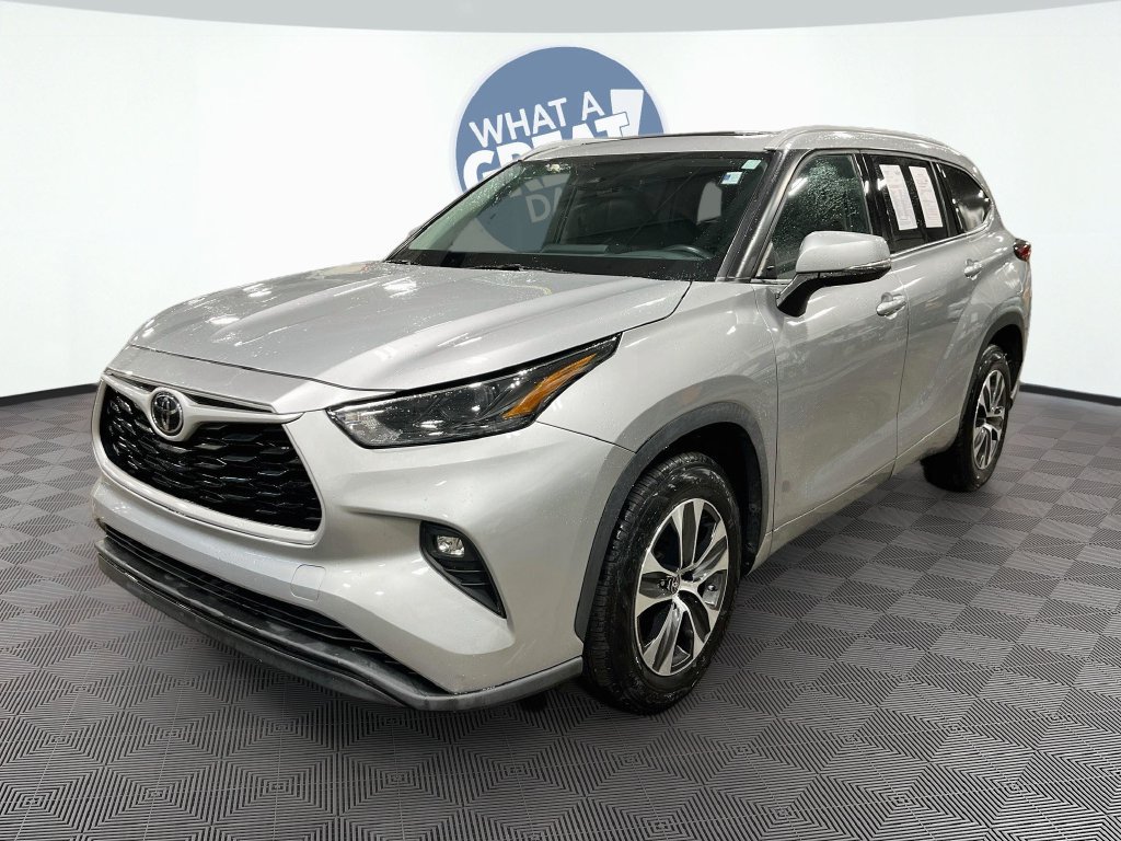 Used 2022 Toyota Highlander XLE FWD image 1