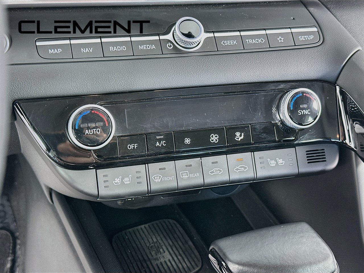 Used 2024 Hyundai Elantra Limited FWD image 22
