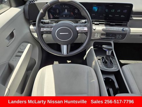 Used 2025 Hyundai Kona SEL FWD image 15