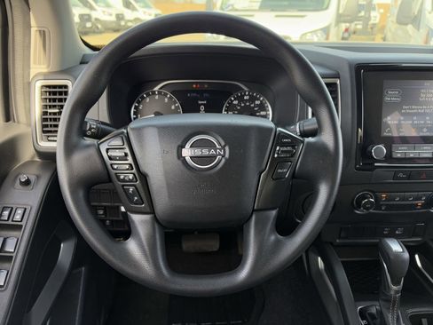 Used 2023 Nissan Frontier SV image 14