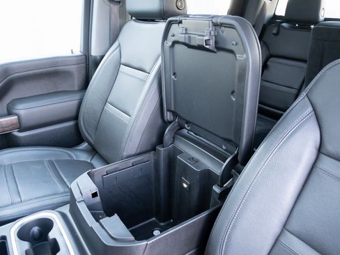 Used 2022 GMC Sierra 3500 Denali w/ Denali Black Diamond Edition image 9