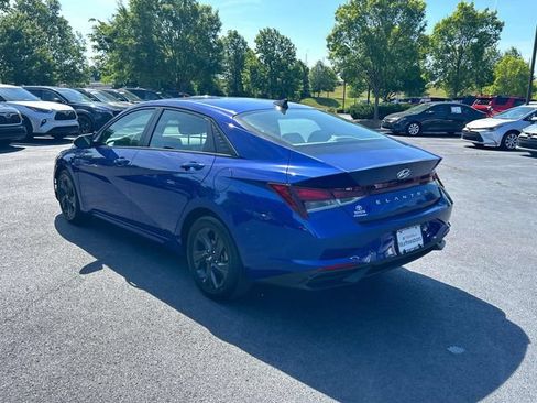 Used 2023 Hyundai Elantra SEL FWD image 6
