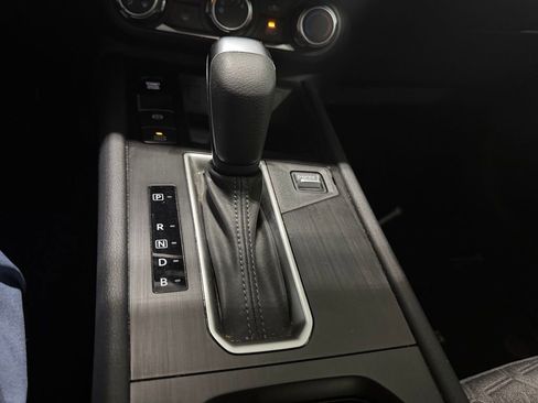 Used 2025 Nissan Kicks SV FWD image 5