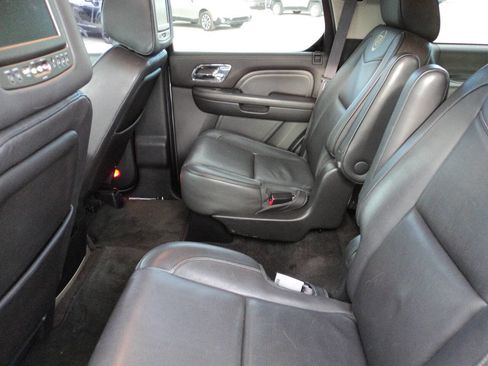 Used 2014 Cadillac Escalade Platinum image 10