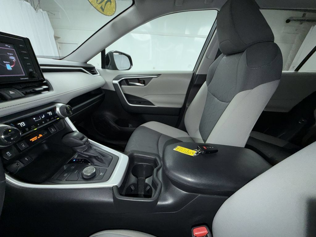 Used 2021 Toyota RAV4 XLE w/ Convenience Package AWD/4WD image 23