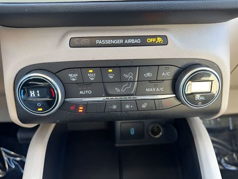 Used 2020 Ford Escape Titanium image 19