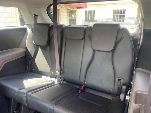 Used 2026 Kia Carnival FWD image 13
