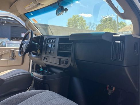 Used 2017 Chevrolet Express 2500 RWD image 21