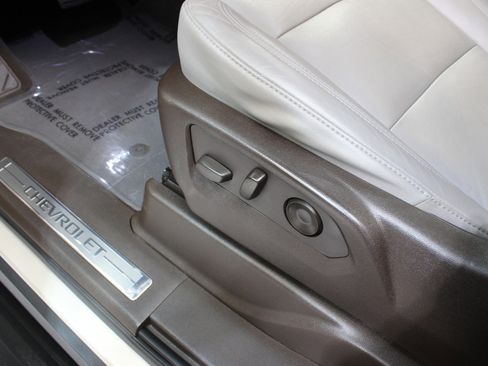 Used 2021 Chevrolet Tahoe LT w/ LT Signature Package image 32