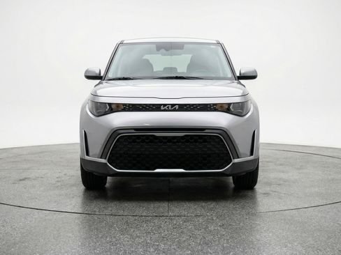 Used 2025 Kia Soul LX w/ LX Technology Package image 2