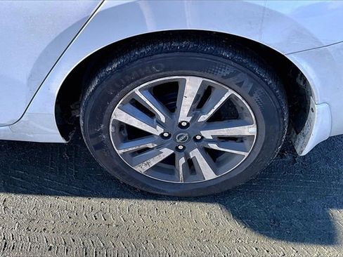 Used 2025 Nissan Versa SV w/ Trunk Package image 5