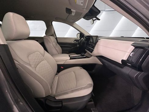 Used 2022 Nissan Pathfinder SV image 13