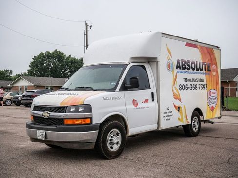 Used 2017 Chevrolet Express 3500 RWD image 3