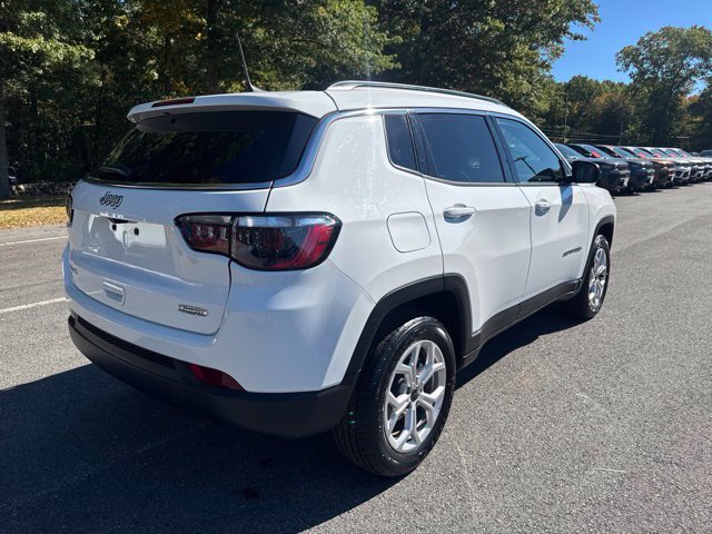 Used 2025 Jeep Compass Latitude AWD/4WD image 5
