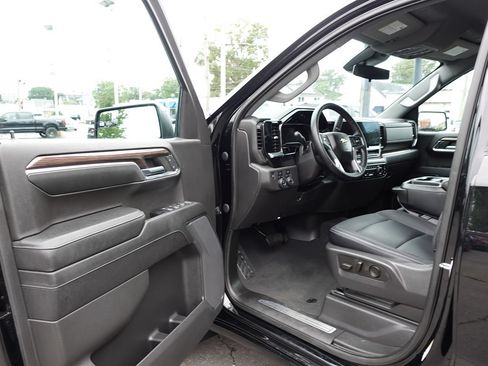 Used 2023 Chevrolet Silverado 1500 LT AWD/4WD image 13