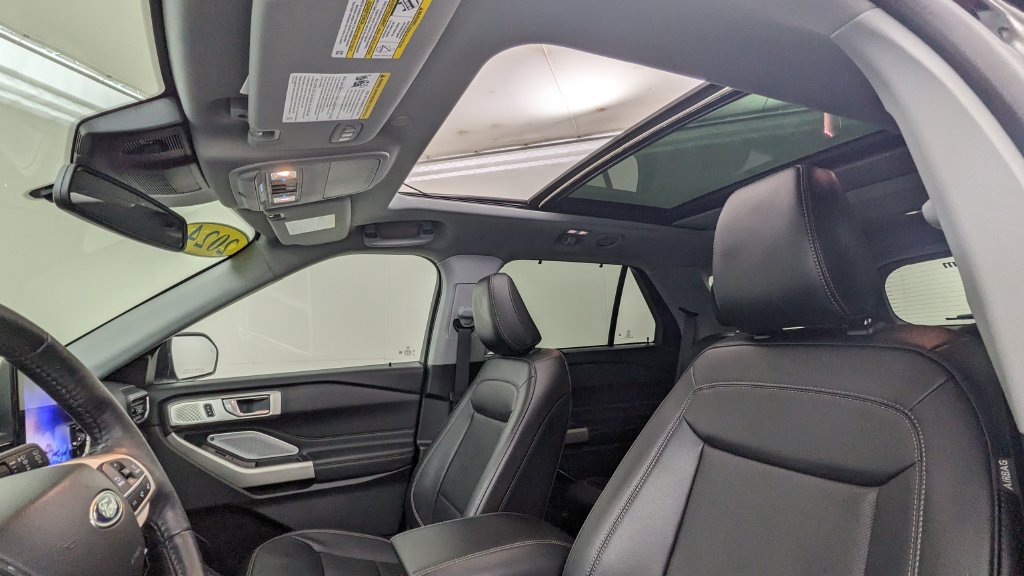 Certified 2024 Ford Explorer Limited w/ Limited Technology Package AWD/4WD image 3