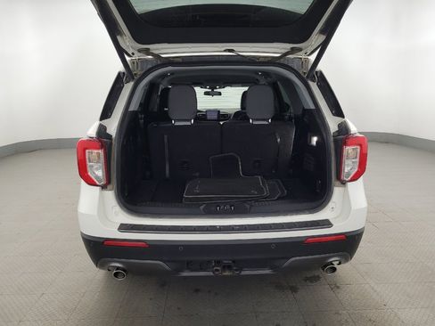 Used 2021 Ford Explorer XLT w/ Equipment Group 202A AWD/4WD image 29