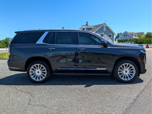 Used 2023 Cadillac Escalade Premium Luxury AWD/4WD image 4
