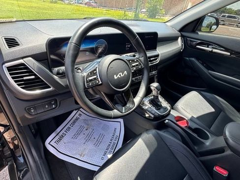 Used 2025 Kia Seltos EX w/ EX Sunroof Package AWD/4WD image 12
