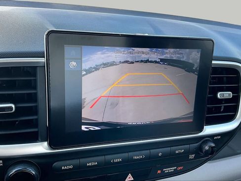 Certified 2025 Hyundai Venue SEL FWD image 27