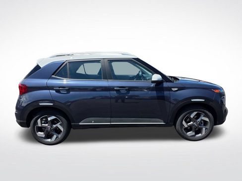 Used 2026 Hyundai Venue SEL FWD image 2