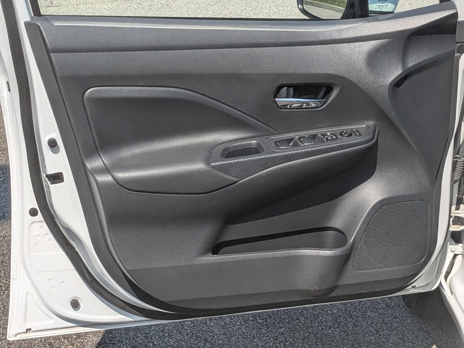Used 2025 Nissan Versa SV FWD image 11