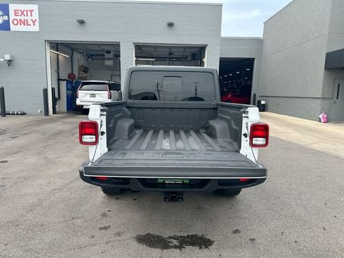 Used 2023 Jeep Gladiator Sport AWD/4WD image 24