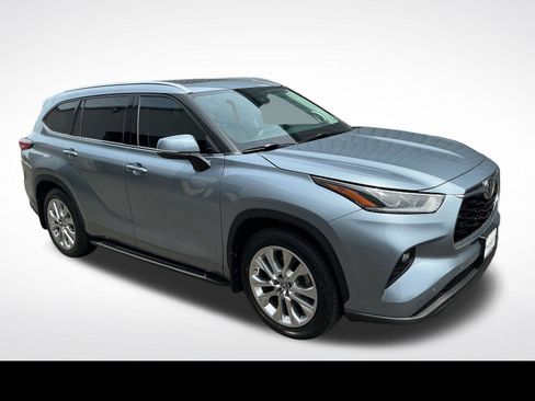 Used 2021 Toyota Highlander Limited FWD image 8