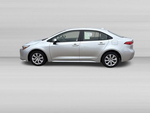 Used 2025 Toyota Corolla LE FWD image 8