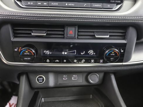 Used 2023 Nissan Rogue SV w/ SV Premium B Package image 17