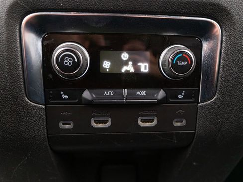 Used 2021 Chevrolet Suburban RST w/ Luxury Package image 40