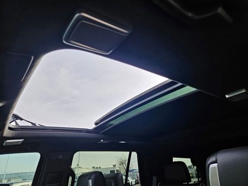 Used 2023 Cadillac Escalade Sport Platinum w/ LPO, ONYX Package image 16