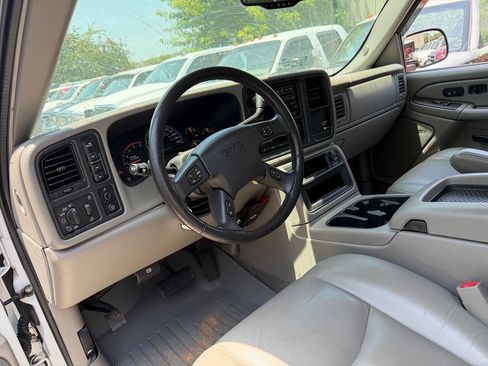 Used 2005 GMC Sierra 2500 SLT w/ Heavy-Duty Power Package AWD/4WD image 14