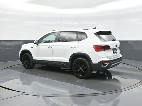 Used 2023 Volkswagen Taos SE FWD image 5