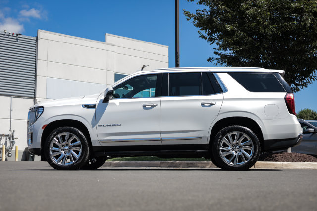 Used 2021 GMC Yukon SLT w/ SLT Premium Package AWD/4WD image 12