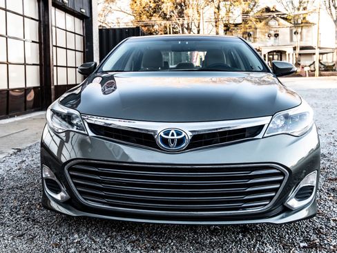 Used 2013 Toyota Avalon XLE Premium image 3