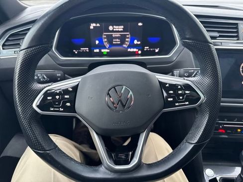 Certified 2023 Volkswagen Tiguan SE R-Line image 18