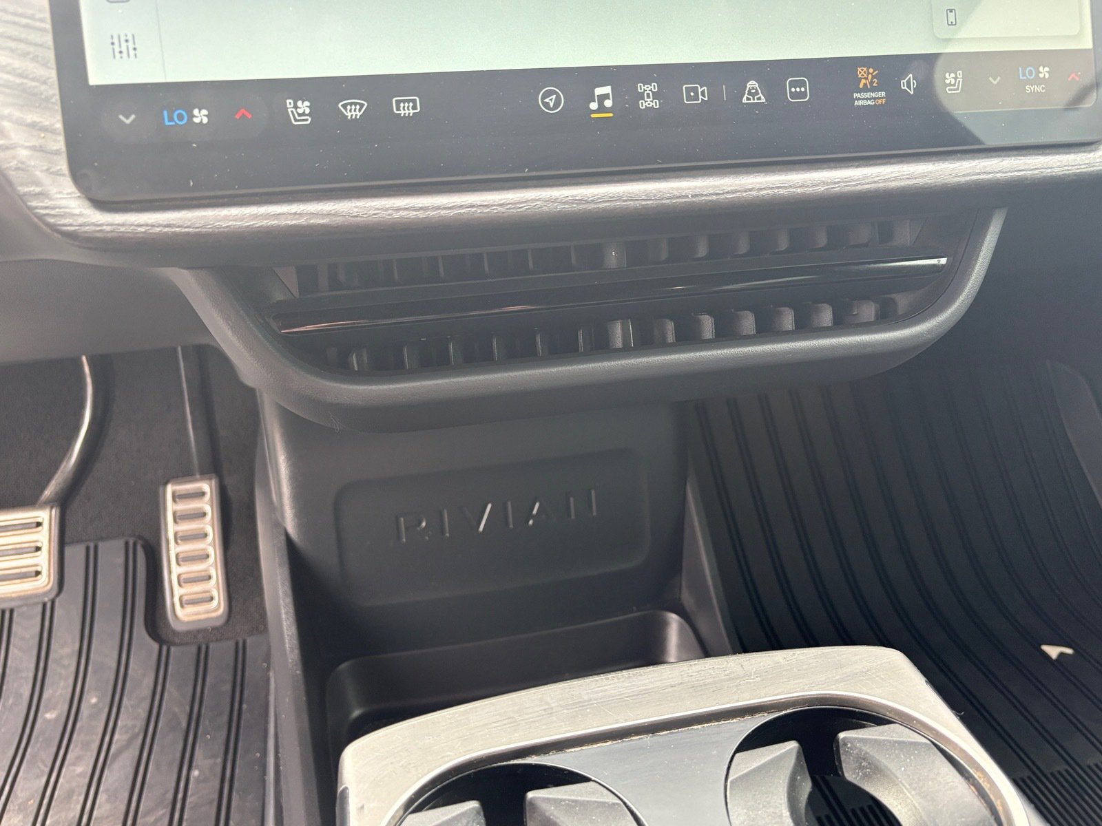Used 2022 Rivian R1T Adventure AWD/4WD image 17
