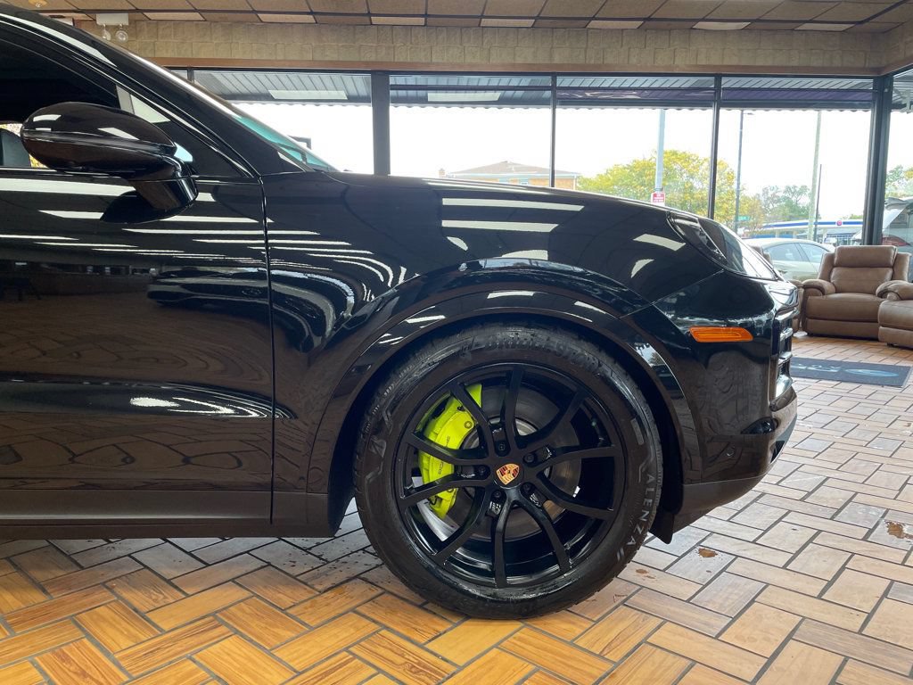 Used 2025 Porsche Cayenne S AWD/4WD image 8