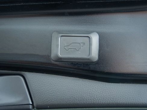Used 2025 Toyota RAV4 XLE w/ Convenience Package AWD/4WD image 9