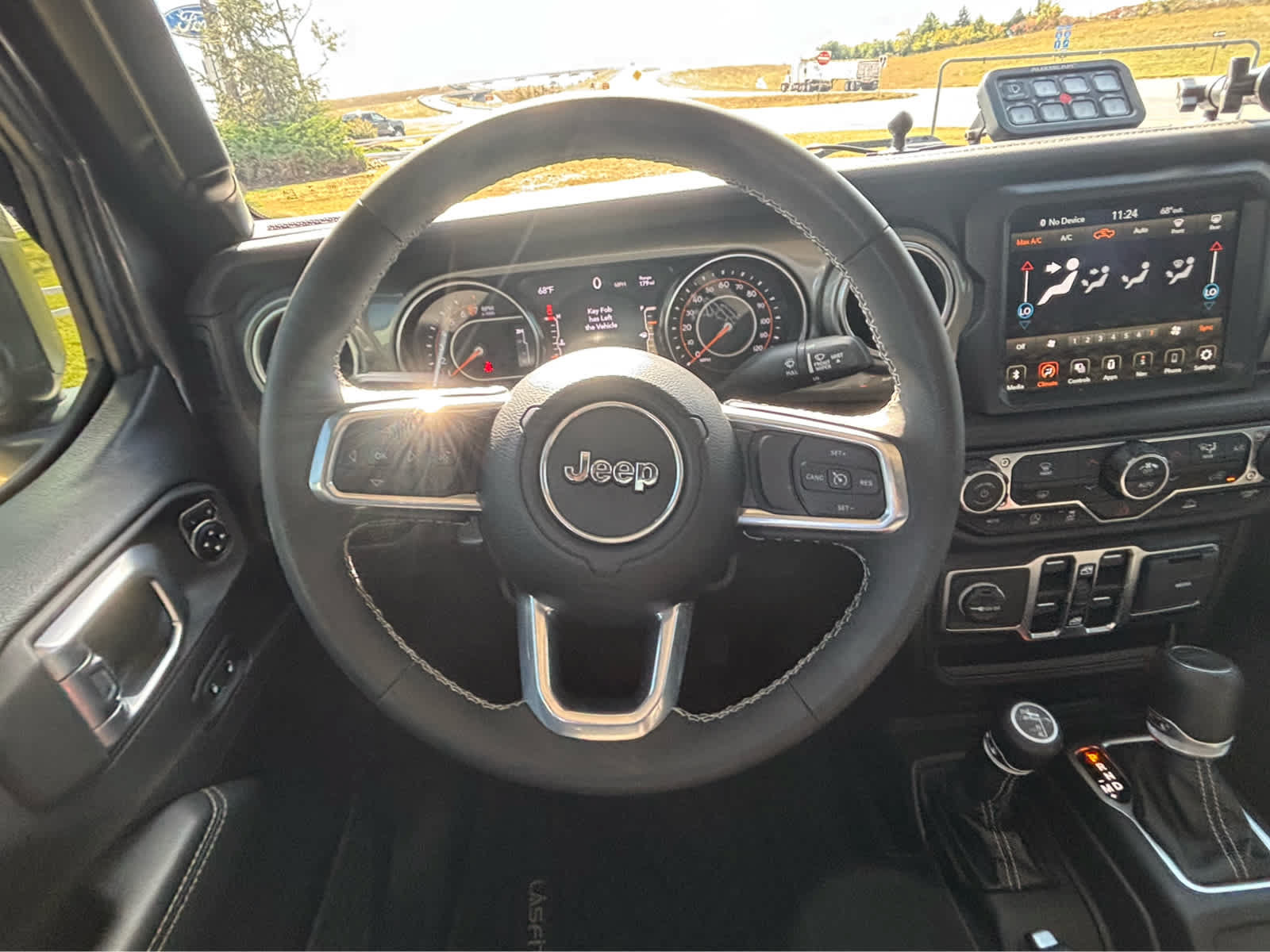 Used 2023 Jeep Gladiator Overland AWD/4WD image 19