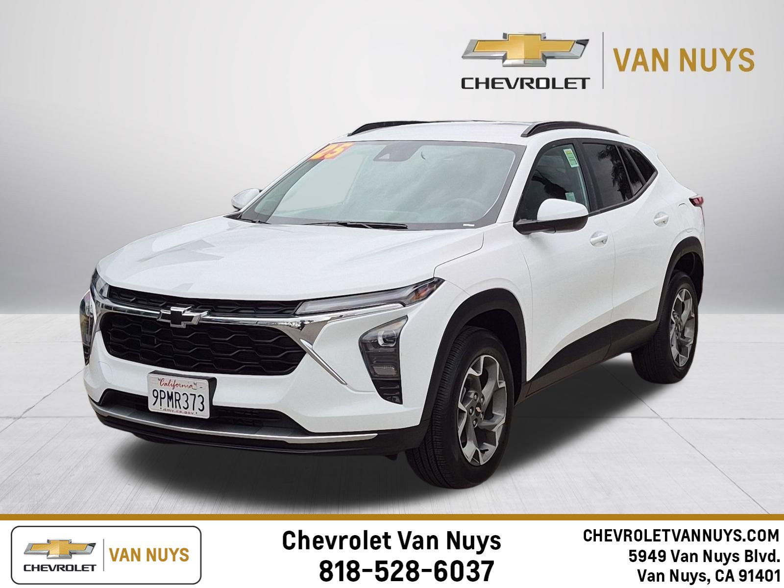 Used 2025 Chevrolet Trax LT w/ LPO, Blackout Package FWD image 1
