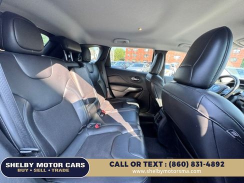 Used 2020 Jeep Cherokee Latitude Plus w/ Cold Weather Group AWD/4WD image 16