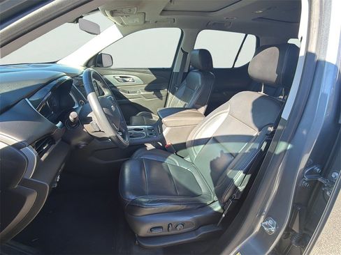 Used 2018 Chevrolet Traverse Premier w/ Driver Confidence II Package image 2