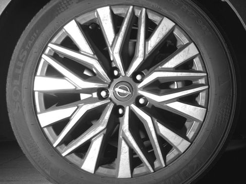 Used 2025 Nissan Altima 2.5 SV FWD image 13