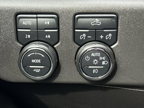 Used 2024 Chevrolet Silverado 1500 LT Trail Boss w/ Convenience Package II AWD/4WD image 24