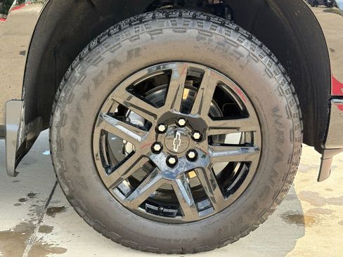 Used 2025 Chevrolet Silverado 1500 RST w/ Z71 Off-Road Package AWD/4WD image 10