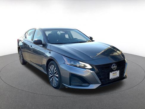 Used 2025 Nissan Altima 2.5 SV image 1